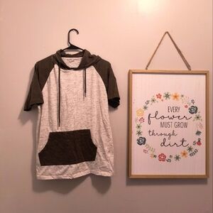 Green off white hooded short sleeve jacquard draw string light wear women's M